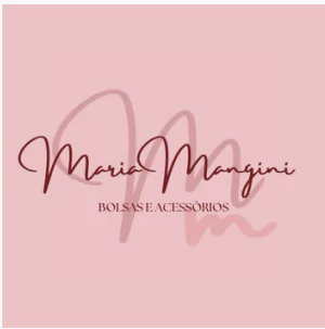 Logotipo com fundo rosa escrito 'Maria Mangini bolsas e acessórios'